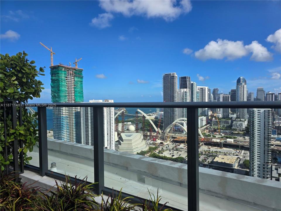 1600 NE 1st Ave 3017, Miami, Флорида 33132, Соединенные Штаты