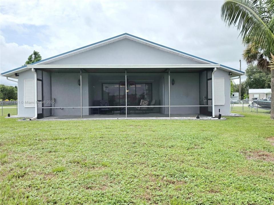 1997 Hunter Road, Bulkhead Ridge, Florida 34974, Estados Unidos