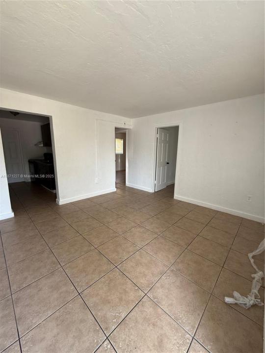 1306 NW 61st St 4, Miami, 佛羅里達州 33142, 美國