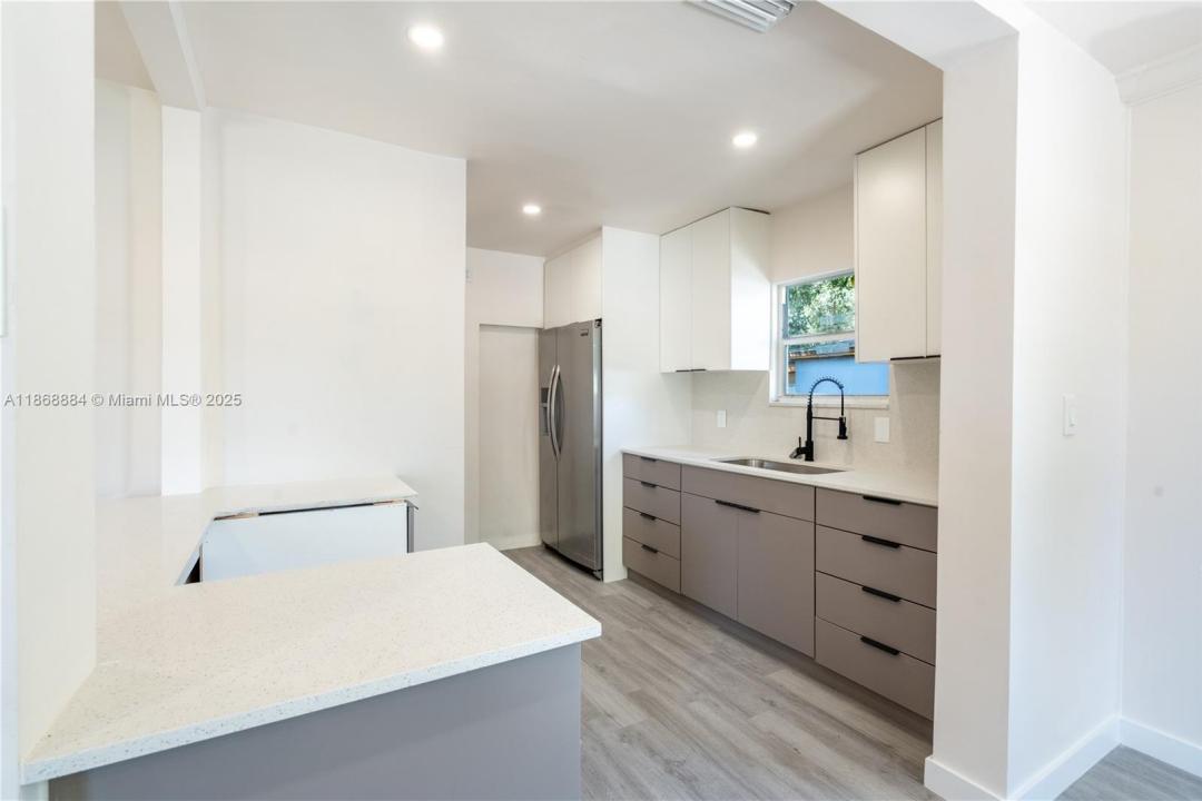 2250 NW 154th St, Miami Gardens, Florida 33054, Estados Unidos