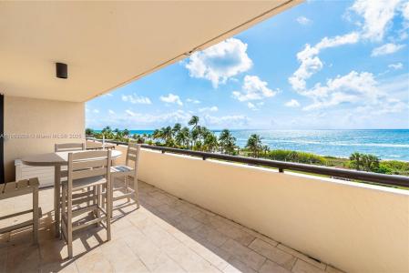 2555 Collins Ave 607, Miami Beach, Florida 33140, USA