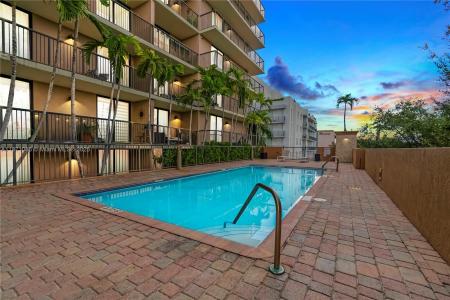 1690 SW 27th Ave 604, Miami, Florida 33145, USA