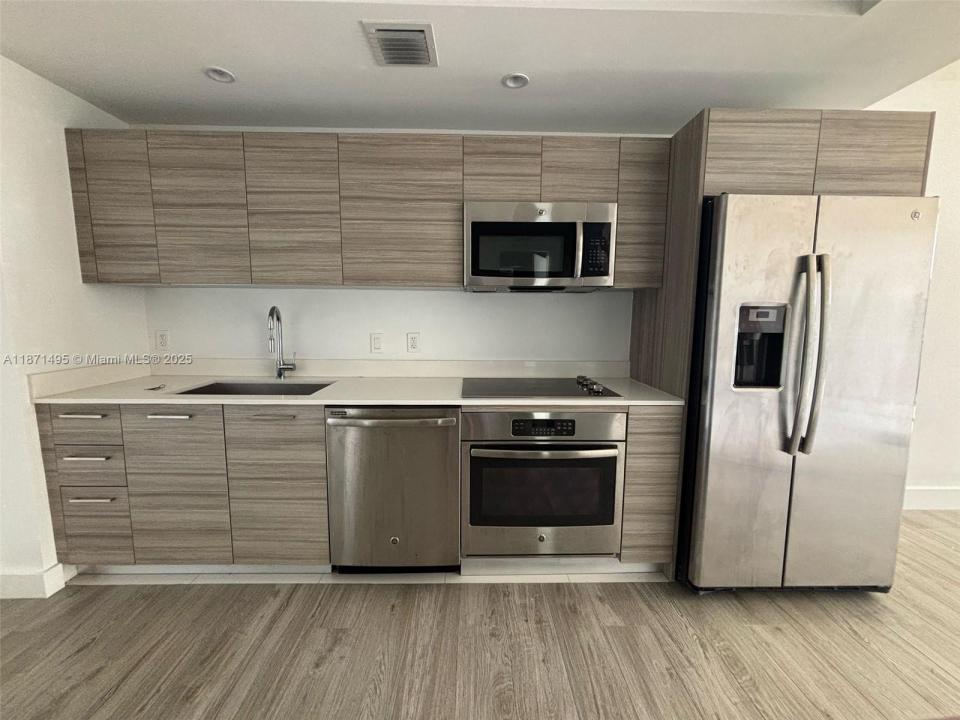 121 NE 34th St 1503, Miami, Florida 33137, USA