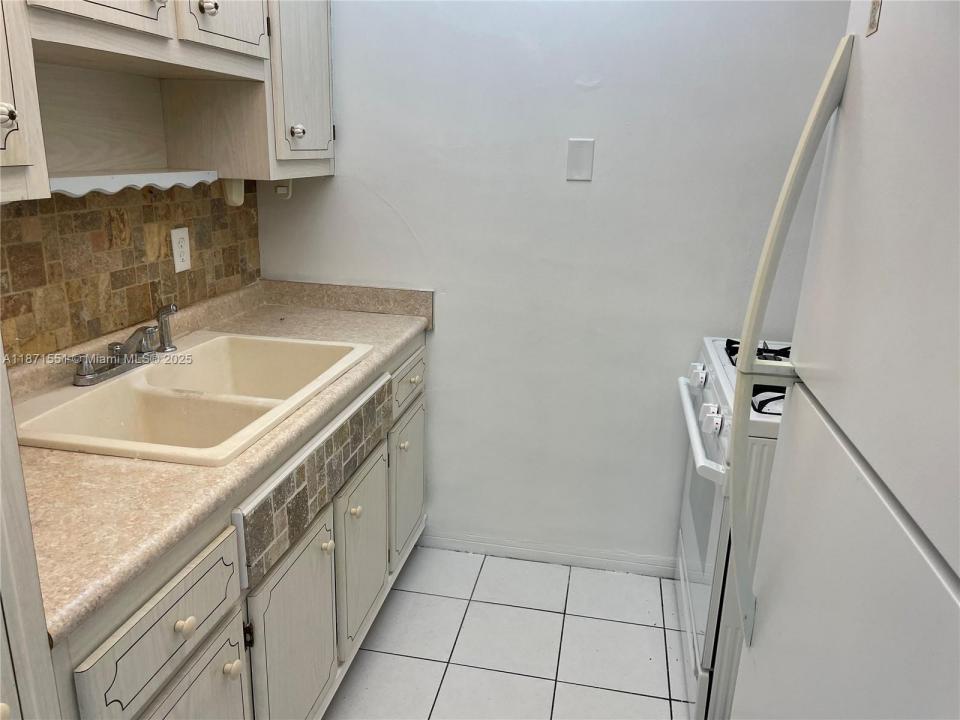 101 NW 204th St A4, Miami Gardens, Florida 33169, Amerika Birleşik Devletleri