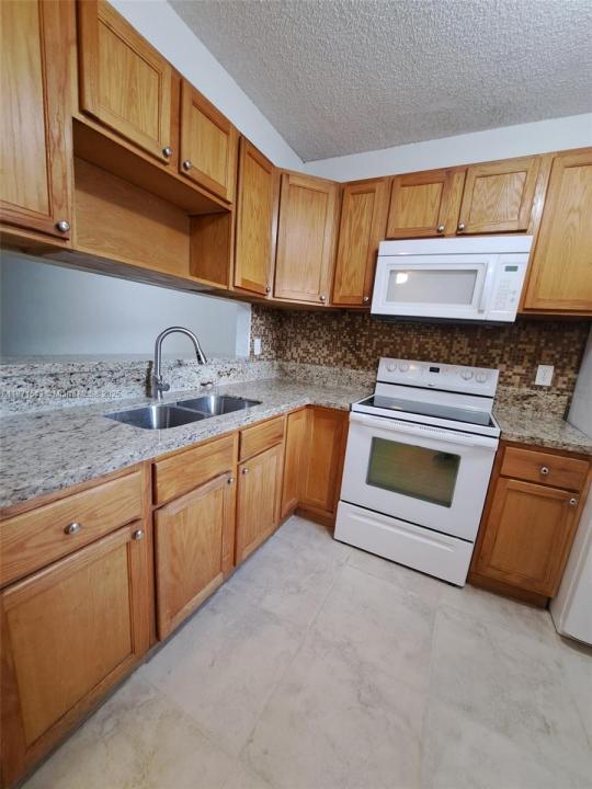 3410 FOXCROFT RD 104, Miramar, Флорида 33025, Соединенные Штаты
