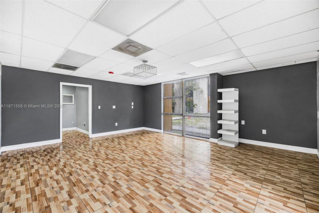 540 NW 165th St Rd #108, Miami, Florida 33169, Stati Uniti