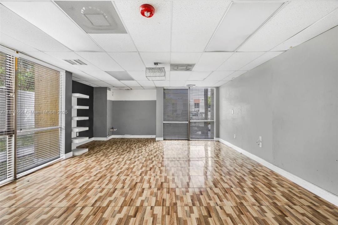 540 NW 165th St Rd #108, Miami, Florida 33169, Stati Uniti