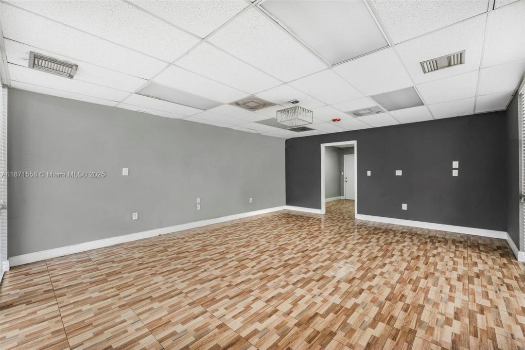 540 NW 165th St Rd #108, Miami, Florida 33169, Stati Uniti