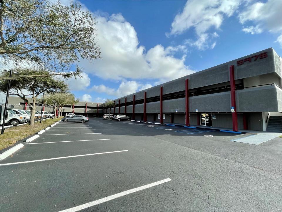 5975 W Sunrise Blvd, Sunrise, Florida 33313