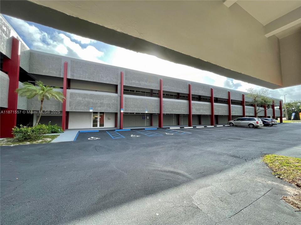 5975 W Sunrise Blvd, Sunrise, Florida 33313