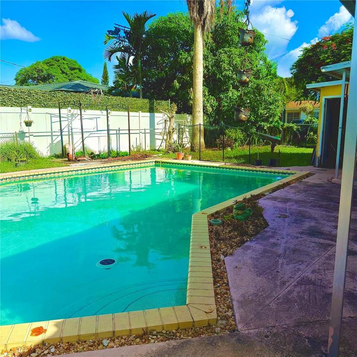 17001 NE 6th Ct, North Miami Beach, Florida 33162