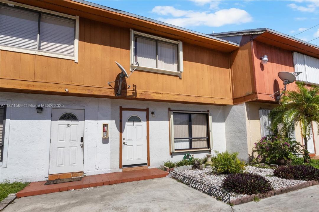 8360 NW 8th St 11-2, Miami, Florida 33126, Estados Unidos