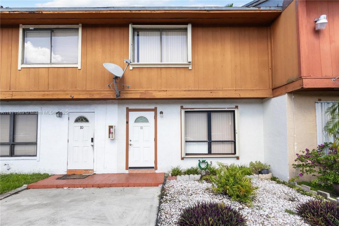 8360 NW 8th St 11-2, Miami, Florida 33126, Estados Unidos