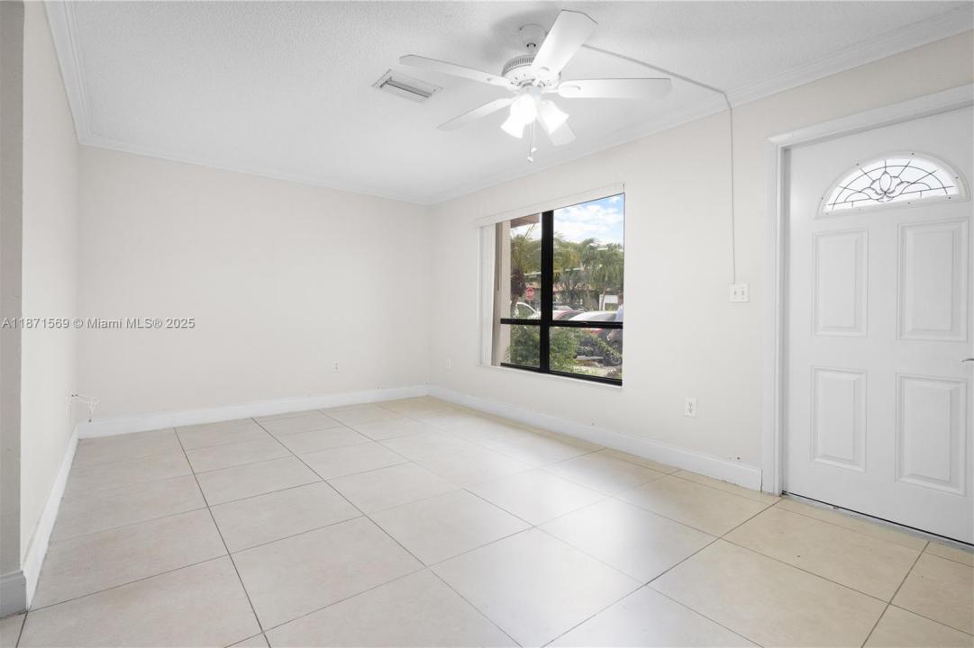 8360 NW 8th St 11-2, Miami, Florida 33126, Estados Unidos