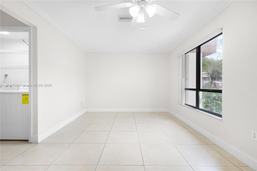 8360 NW 8th St 11-2, Miami, Florida 33126, Estados Unidos