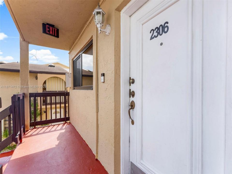 2306 W 53rd St 203, Hialeah, Florida 33016