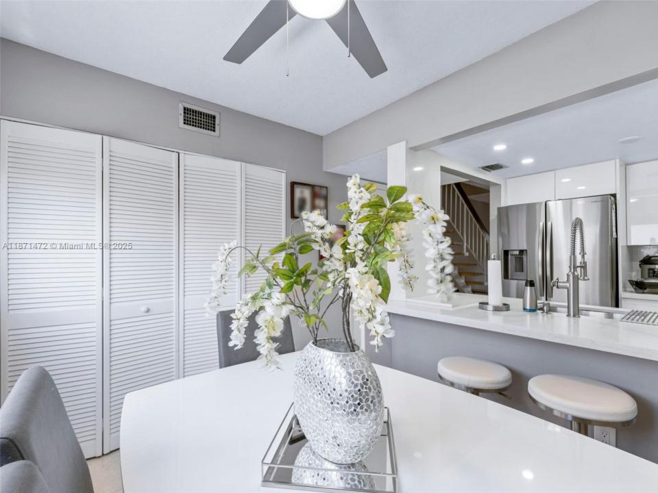 2306 W 53rd St 203, Hialeah, Florida 33016