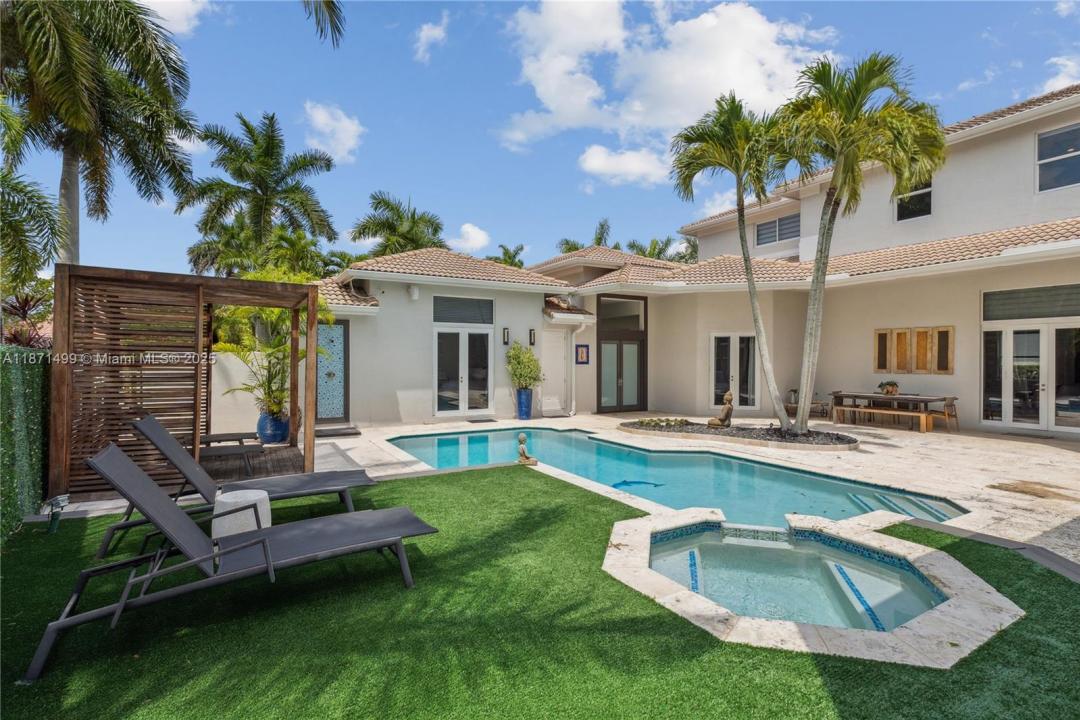 1371 Victoria Isle Dr, Weston, Florida 33327