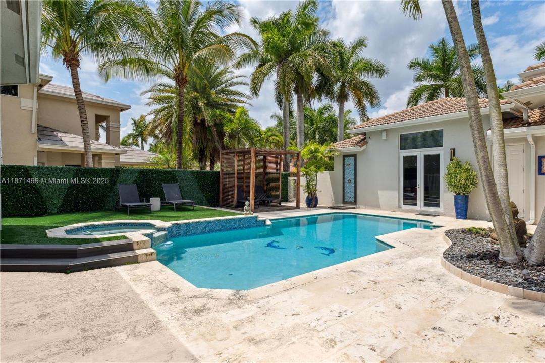 1371 Victoria Isle Dr, Weston, Florida 33327