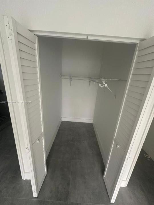 2421 NW 23rd Ln, Fort Lauderdale, Flórida 33311, Estados Unidos