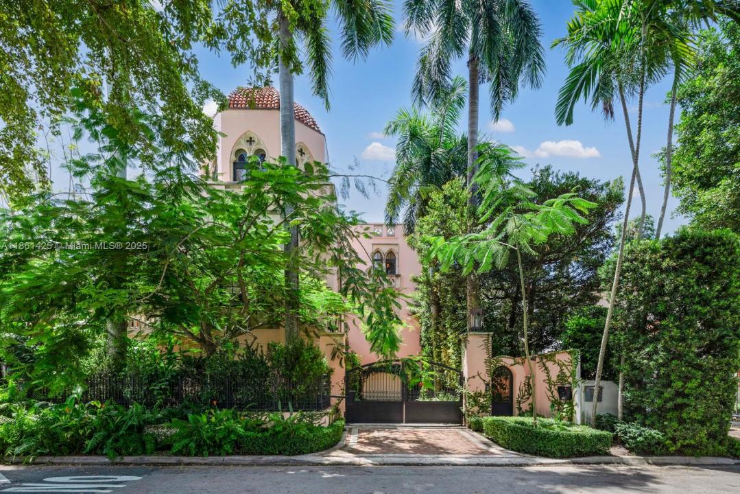 1840 S Bayshore Ln, Miami, Florida 33133