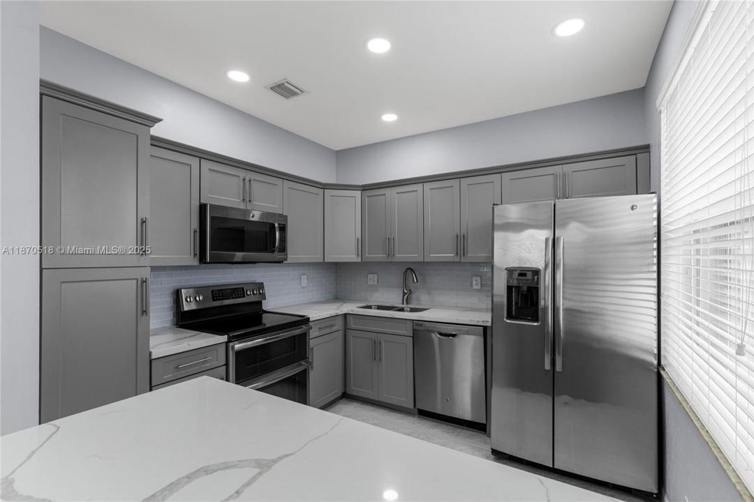 16859 SW 1st Mnr, Pembroke Pines, Florida 33027, USA