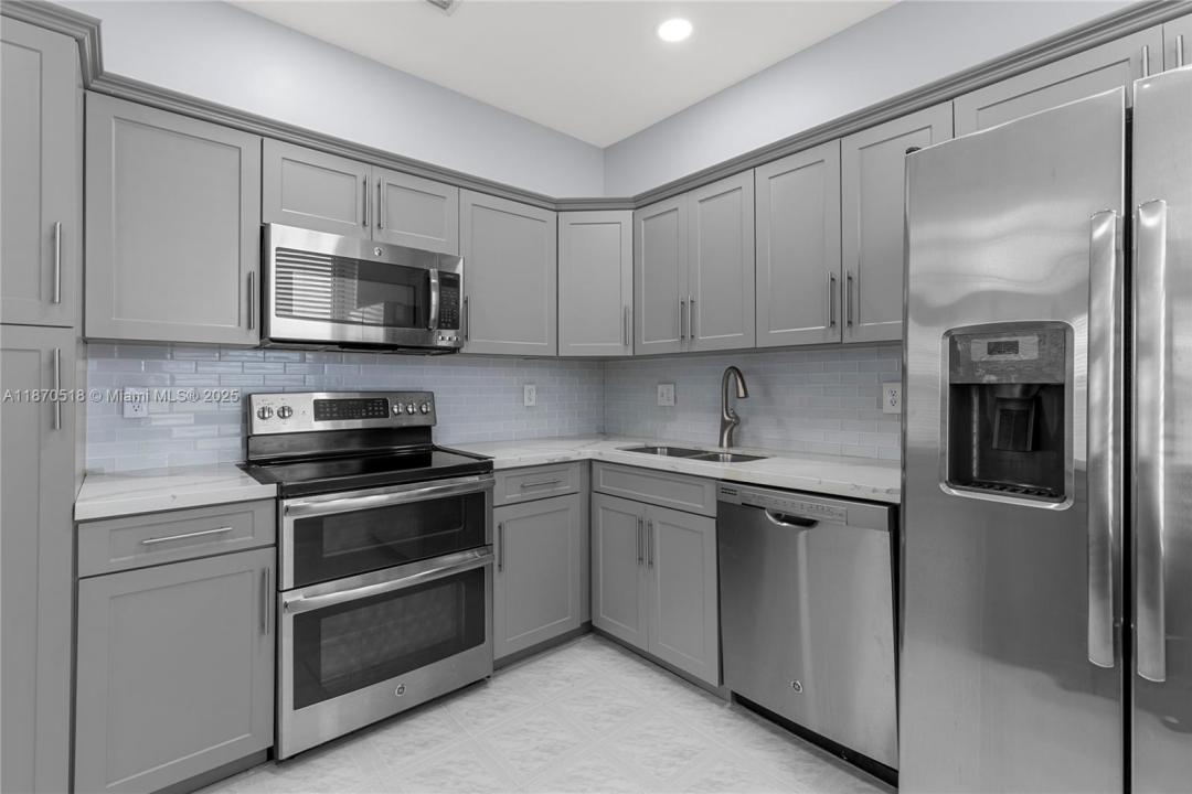 16859 SW 1st Mnr, Pembroke Pines, Florida 33027, USA
