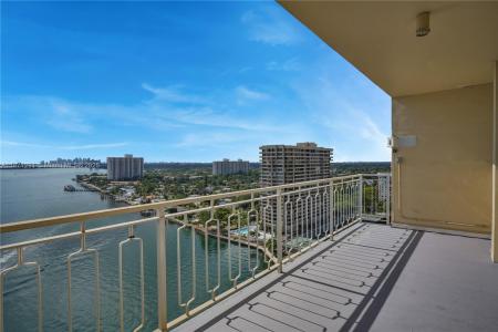 11111 Biscayne Blvd 21C, Miami, Florida 33181, USA