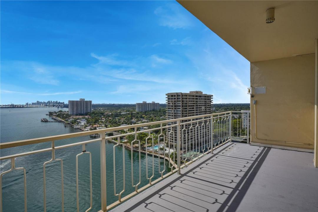 11111 Biscayne Blvd 21C, Miami, Florida 33181, HOA KỲ