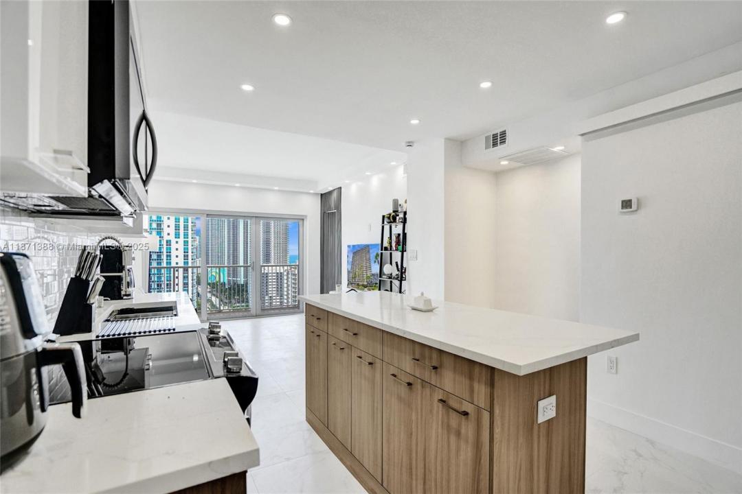 1985 S Ocean Dr 11L, Hallandale Beach, Florida 33009