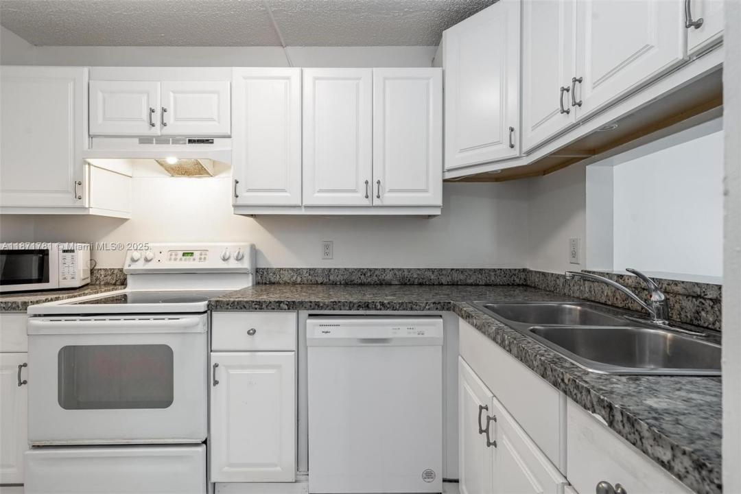 1033 Twin Lakes Dr 27-D, Coral Springs, Florida 33071, Estados Unidos