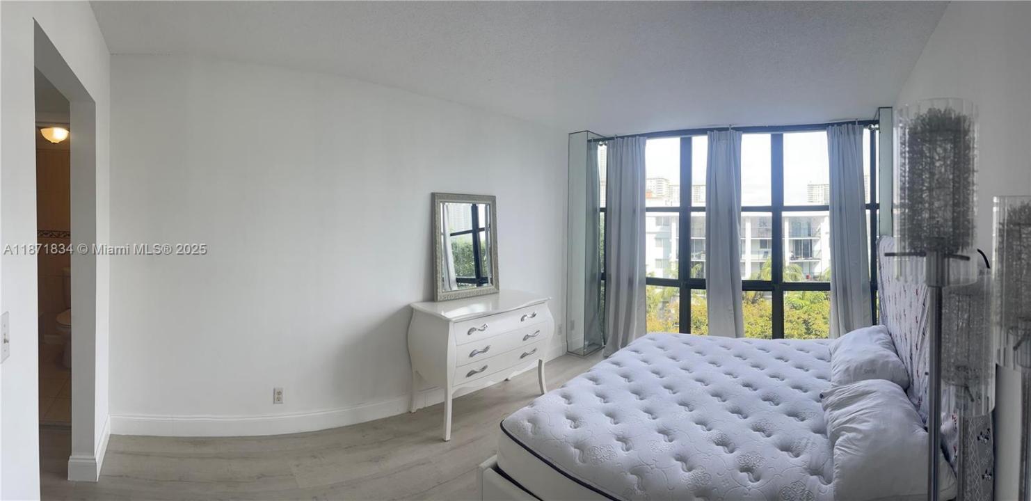 17021 N Bay Rd 603, Sunny Isles Beach, Florida 33160, Stati Uniti