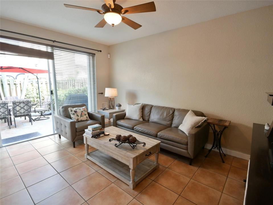 7321 NW 174th Ter 106, Hialeah, Florida 33015, HOA KỲ