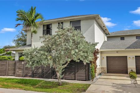 233 NE 11th St, Fort Lauderdale, Florida 33304, USA
