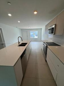 2555 NE 193rd St 2106, Miami, Florida 33180, USA