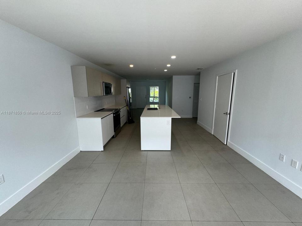 2555 NE 193rd St 2106, Miami, Florida 33180, Estados Unidos