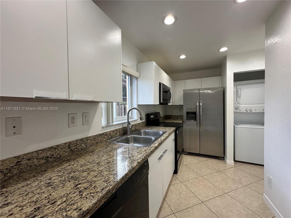 324 NE 3rd St E, Hallandale Beach, フロリダ 33009, アメリカ合衆国