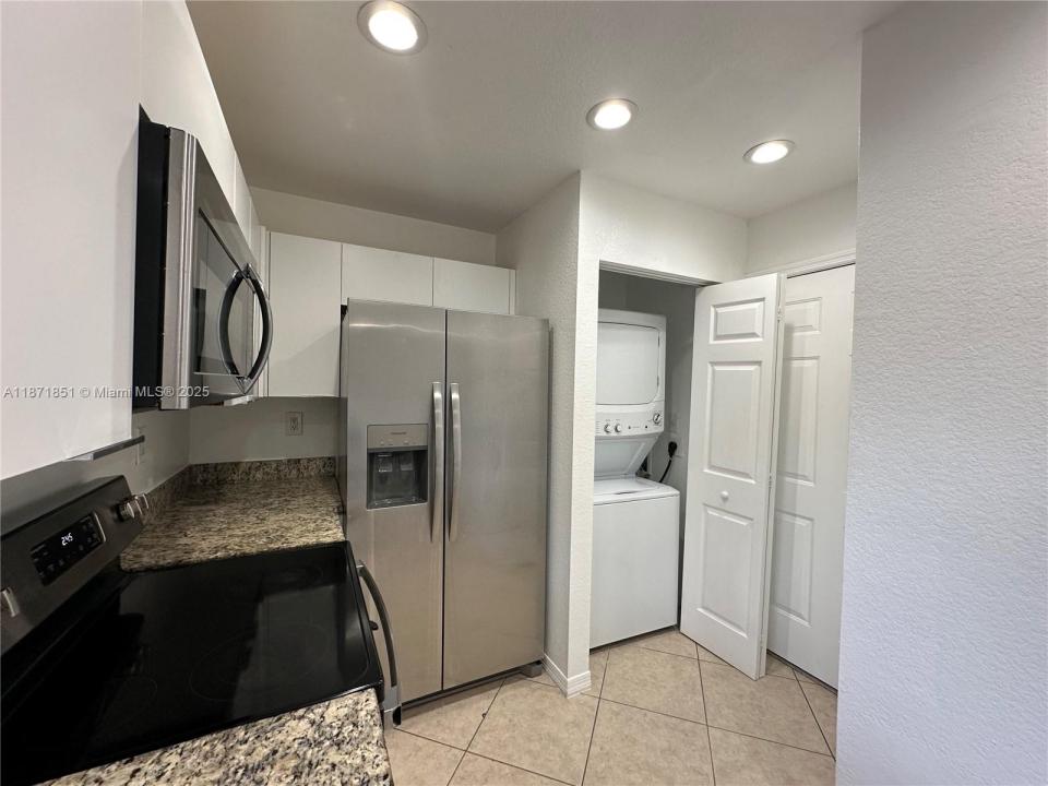 324 NE 3rd St E, Hallandale Beach, フロリダ 33009, アメリカ合衆国