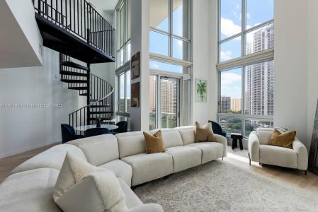 300 S Biscayne Blvd L-1014, Miami, Florida 33131, USA