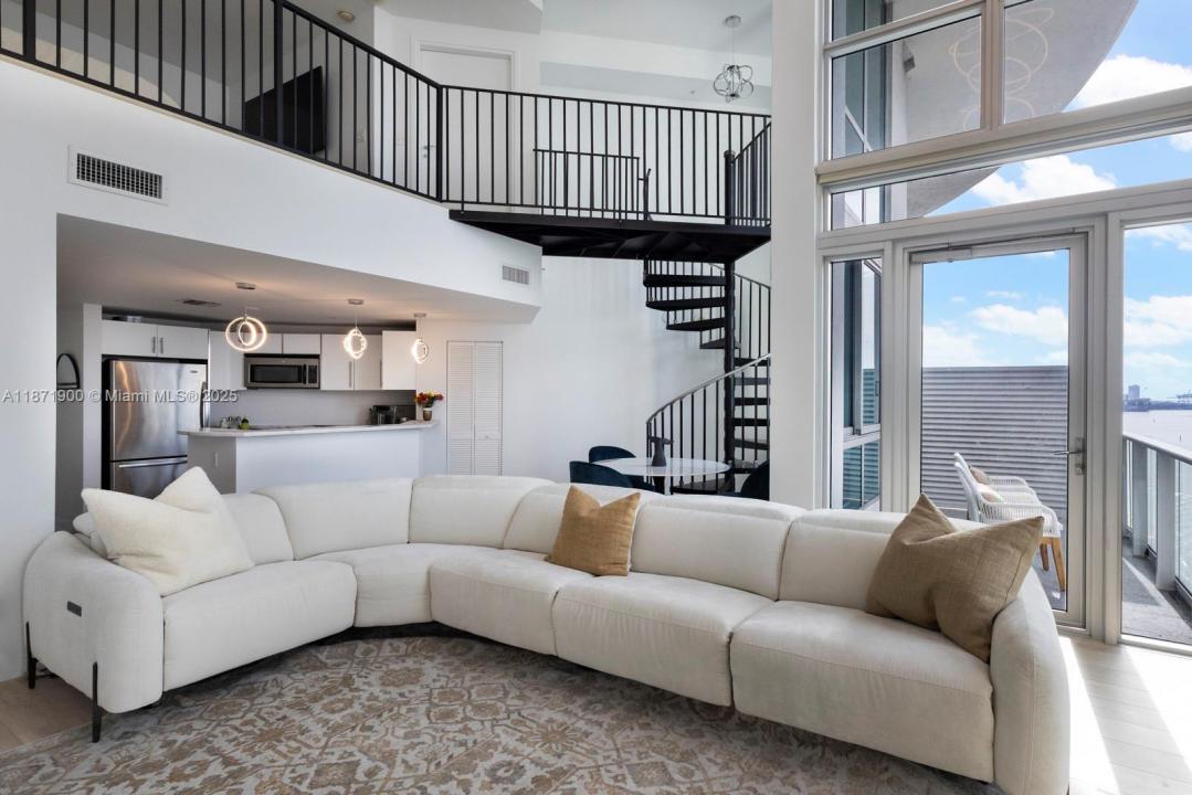 300 S Biscayne Blvd L-1014, Miami, Floryda 33131, USA