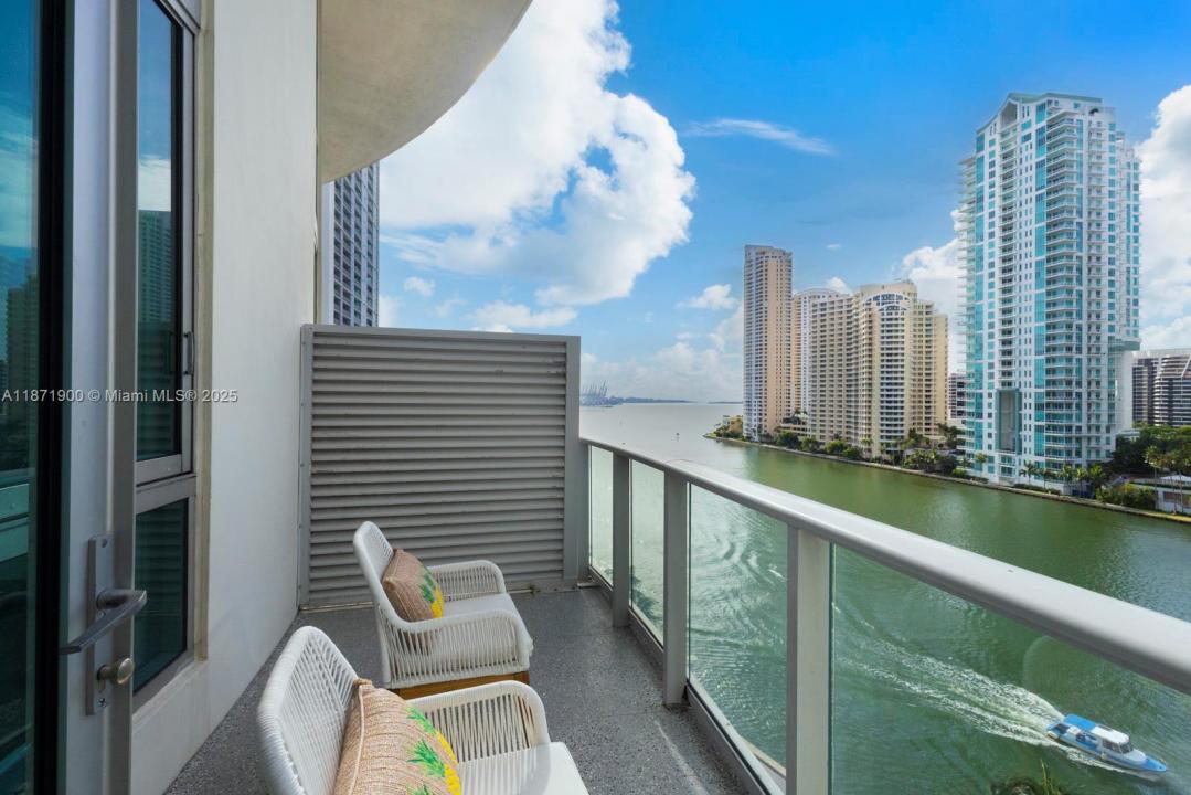 300 S Biscayne Blvd L-1014, Miami, Floryda 33131, USA