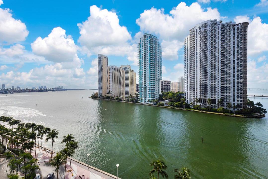 300 S Biscayne Blvd L-1014, Miami, Floryda 33131, USA