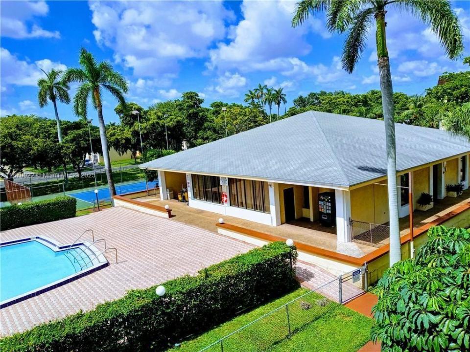 11925 NE 2nd Ave B309, North Miami, فلوريدا 33161, الولايات المتحدة