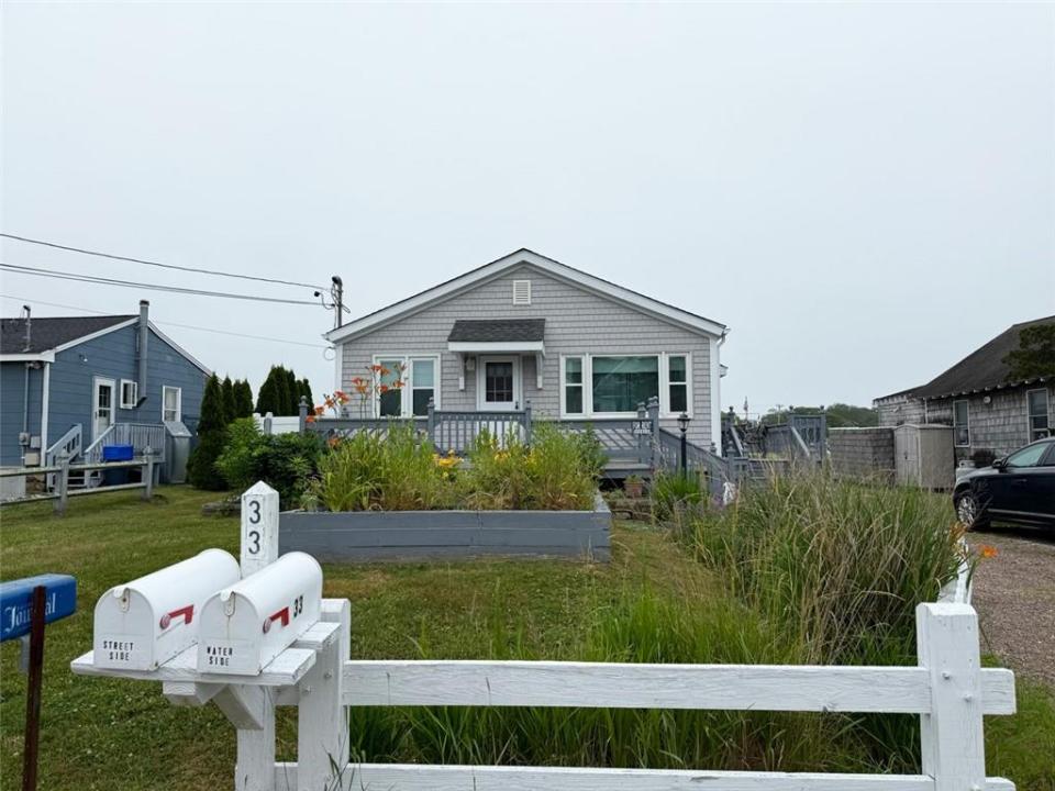 33 BREACH Drive front, Westerly, Rhode Island 02891, USA