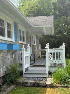 1 Snowberry Lane, Westerly, Rhode Island 02891, USA
