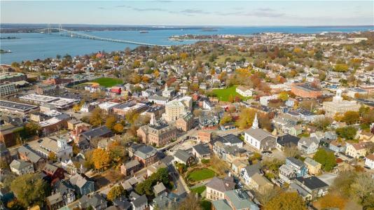 8 Barney Street 3, Newport, RI 02840, USA