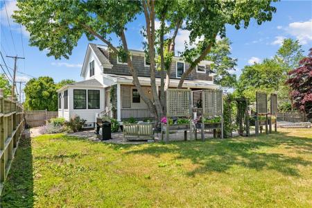 76 Van Zandt Avenue, Newport, RI 02840, USA