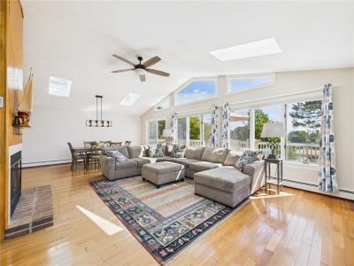 27 Foster Lane, Narragansett, Rhode Island 02882