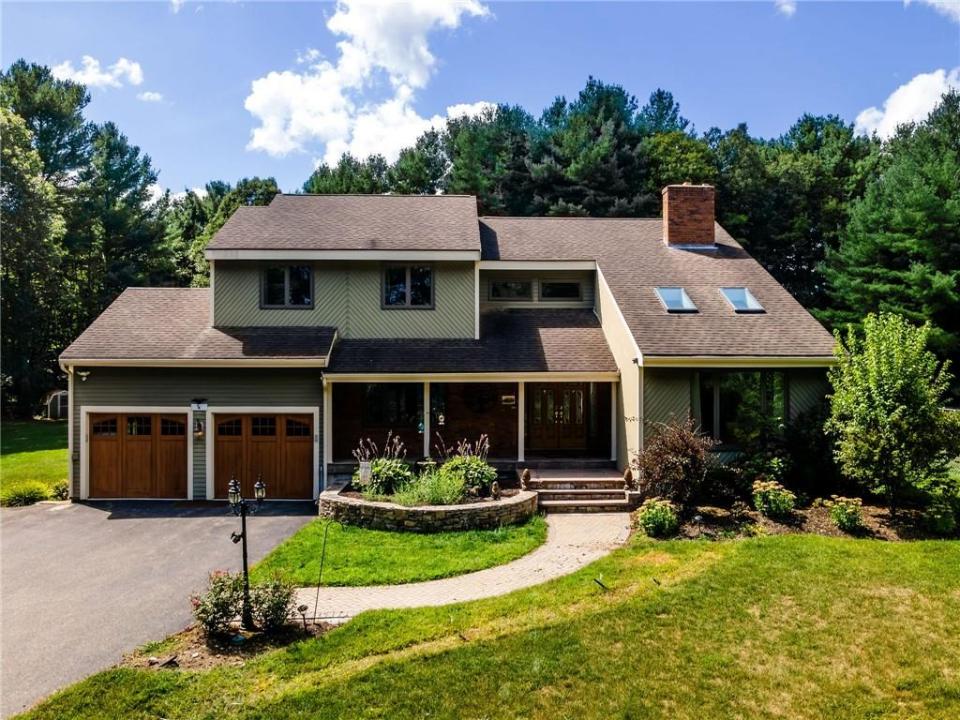 39 Sumner Brown Road, Cumberland, Rhode Island 02864