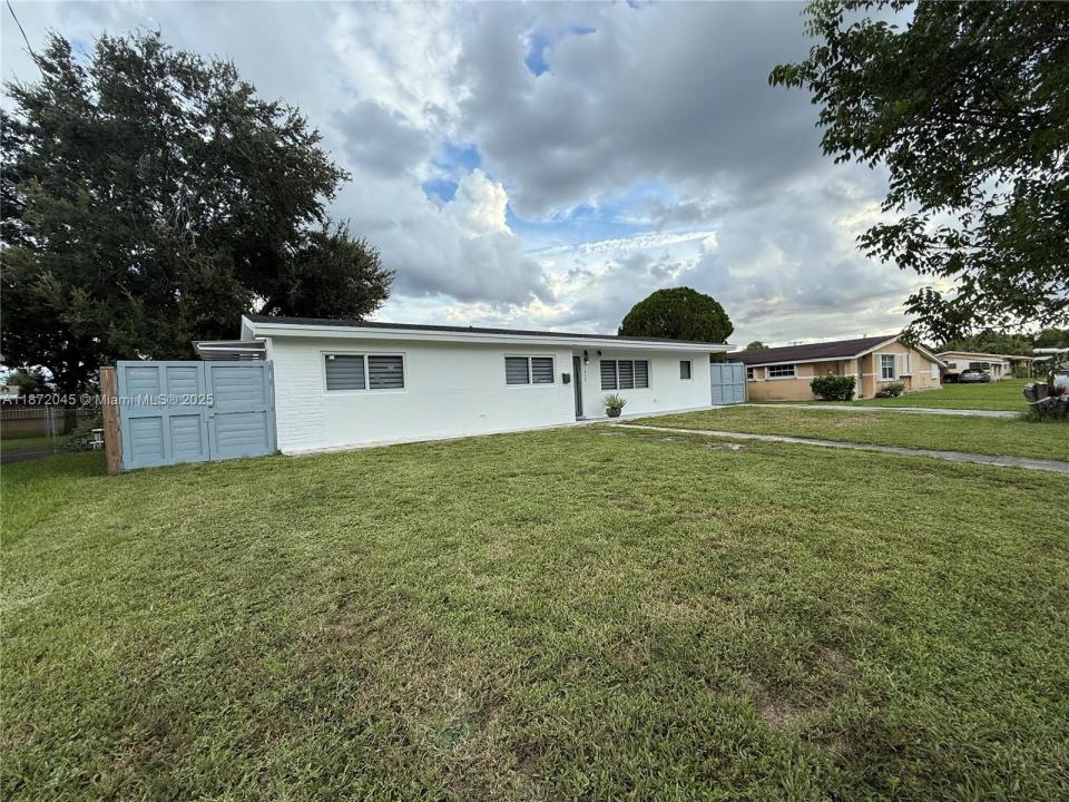 1950 NW 190th Ter, Miami Gardens, Florida 33056